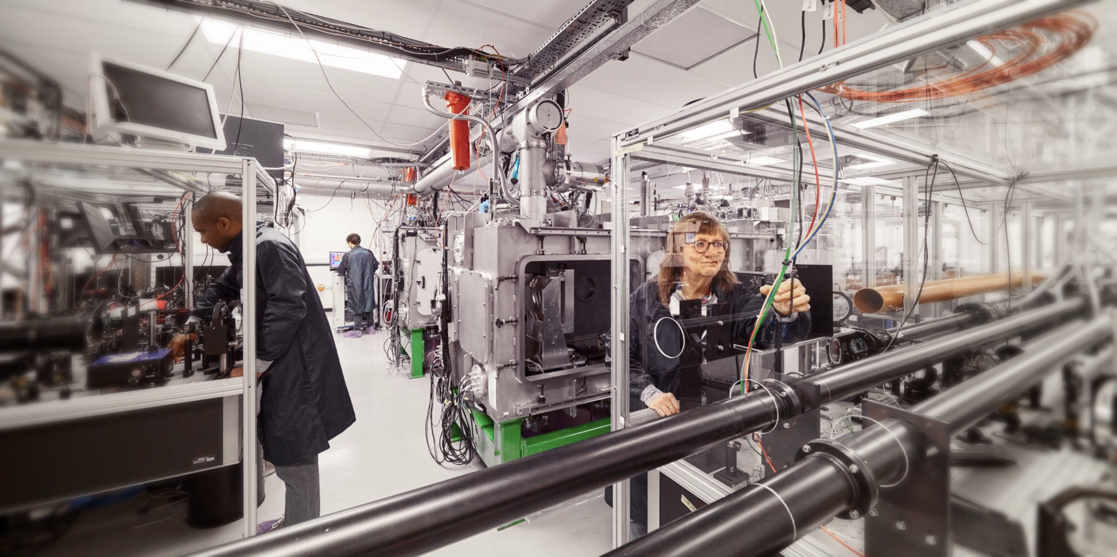 3 scientists work in Gemini Laser